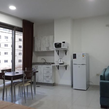 Furnished Apartments Near Mcdonald'S Al-Madina Al-Monawara St Amman Extérieur photo