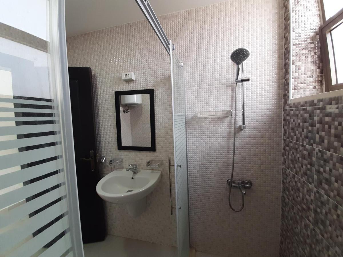 Furnished Apartments Near Mcdonald'S Al-Madina Al-Monawara St Amman Extérieur photo