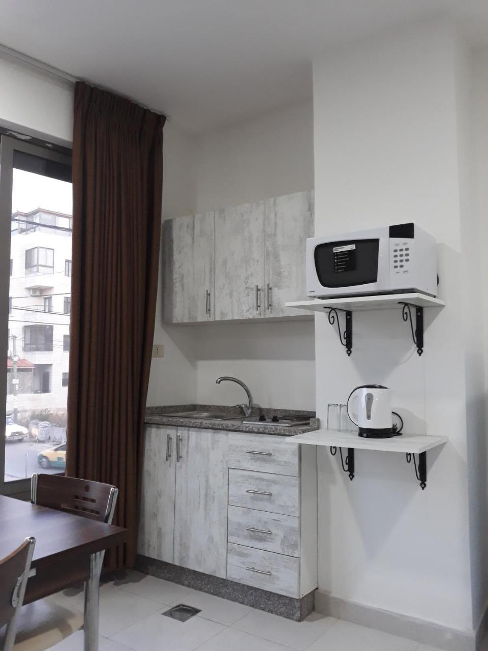 Furnished Apartments Near Mcdonald'S Al-Madina Al-Monawara St Amman Extérieur photo